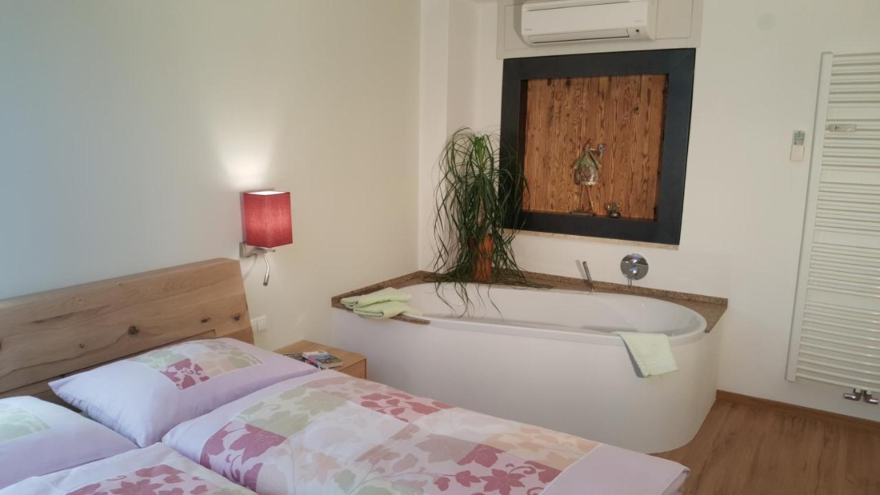 Viadolcevita - Gruene Gaestewohnung Lana Esterno foto